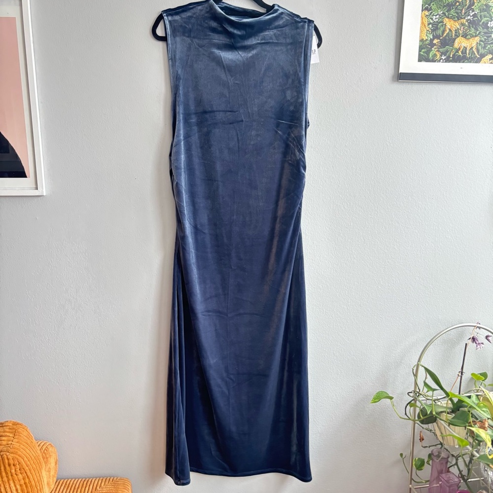 💎Ruched Velvet Mockneck Midi Dress - Picture 2 of 13